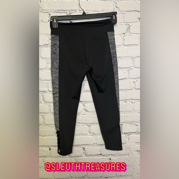 Hollister Cali Sport Capri Leggings Black Gray Sides Bottom Cut Out Size S Logo - Picture 5 of 6